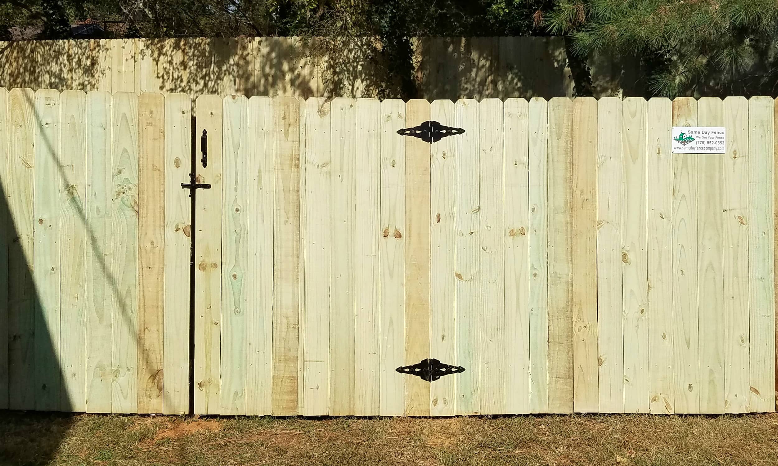 Straight Privacy Fence - Pine Wood - 6 Ft High.jpg