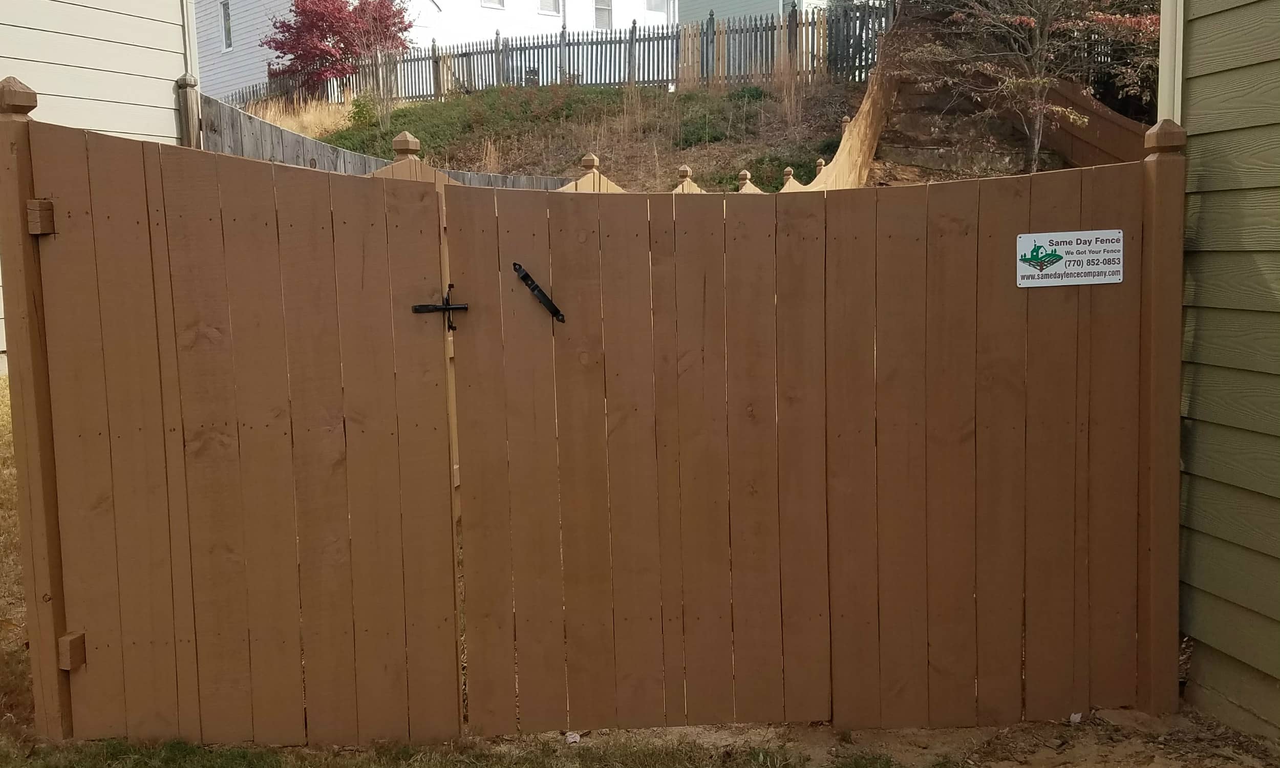 Scalloped Wood Fence.jpg